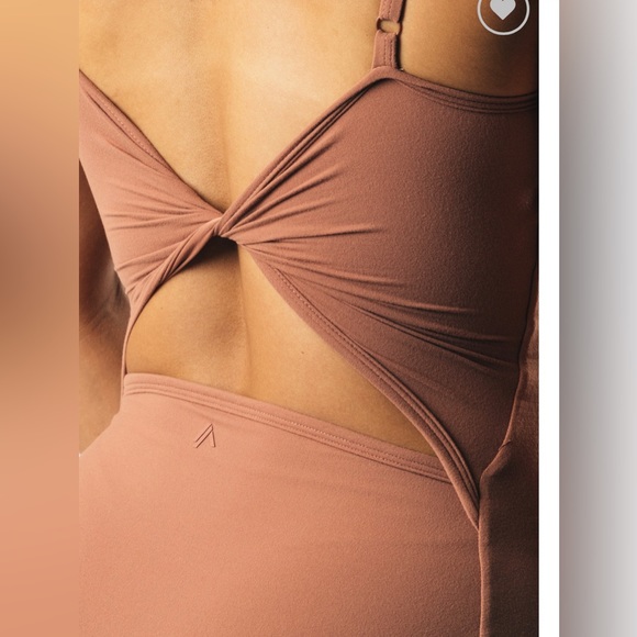 ALPHALETE ULTRASOFT ALLURE DRESS SZ LARGE OPEN BACK GYM WORKOUT ATHLEISURE MAUVE - Picture 4 of 9